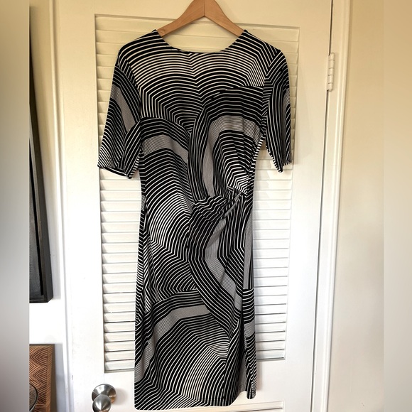 Graphic print bodycon dress from Banana Republic! Black/white print, small. - Picture 1 of 5